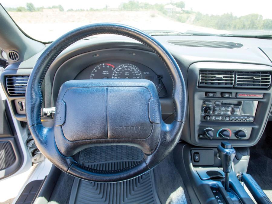  Chevrolet Camaro Z28 Convertible 30th Anniversary 1997 года  (фото 5 из 13)